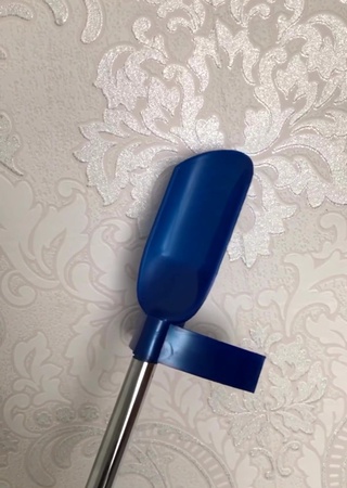 Spoon for putting on and taking off shoes