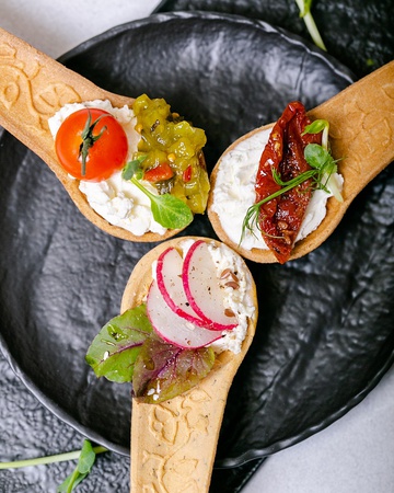 Эко - набор со съедобными ложками с морской солью и травами в групповой экологической упаковке