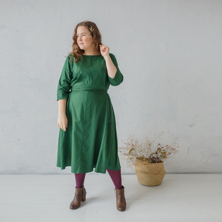 Платье с поясом лентой