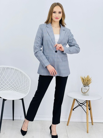 Bir kafeste stokta bulunan ceketler, mükemmel kalite