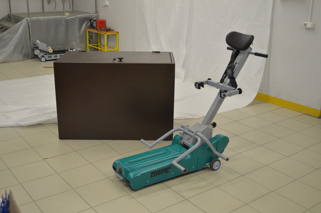 Elektrikli tekerlekli sandalyeler, asansörler için ek donanım