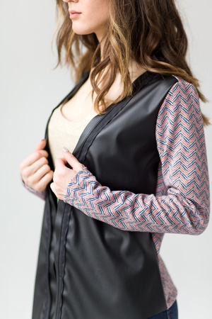 Deri ile genç hırka