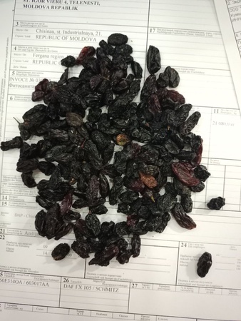 Изюм черно-красный