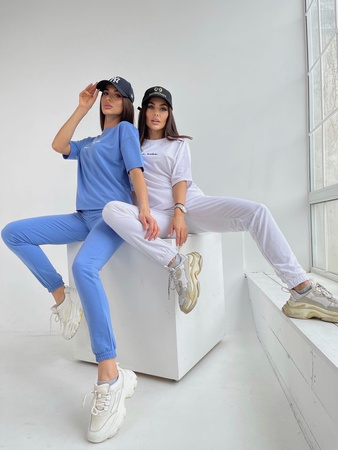 Женские костюмы