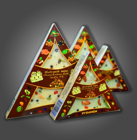 FORTEZZA çikolataları. Bütün kuruyemişler ile bütün kuru meyveler, en kaliteli çikolata sosu.