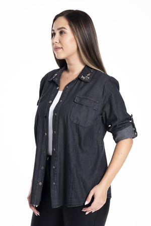 Джинсовая рубашка с бисером большого размера