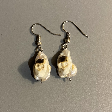 Seramik kafataslı doğal inci küpeler