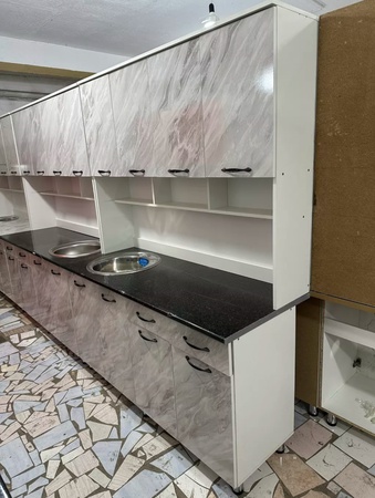 Dolaplar, koridorlar, masalar, mutfak üniteleri, kasalar