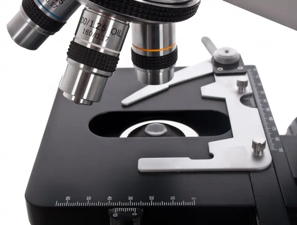 Профессиональный бинокулярный микроскоп. Ахроматический
