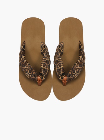 Beach flip flops leopard