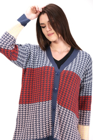 Красочный вязаный кардиган с узором "лом"