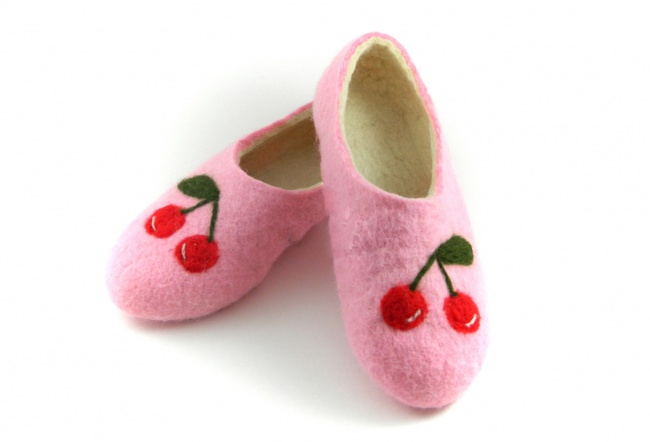 Войлочные тапочки «Вишенки»