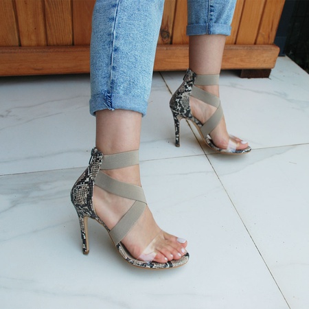 Туфли на каблуке с леопаром