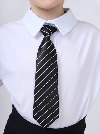 Школьная форма: блузка с галстуком и юбкой