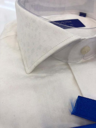 Erkeklerin gömlekleri