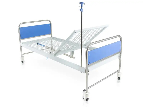 Больничная койка с ручной рукояткой