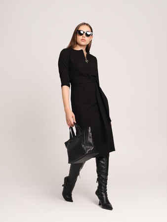 Трикотажное стильное платье с разрезом. Размерный ряд 42-48.