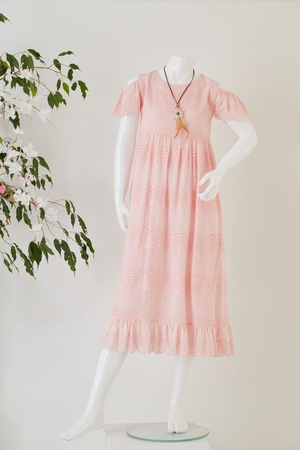 Платье с низким рукавом