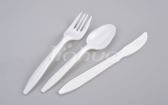 Пластиковые столовые приборы