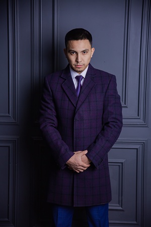 мужская одежда:  мужские костюмы, мужские пиджаки,  мужские брюки, мужские жилеты, мужские рубашки, мужские пальто и полупальто.