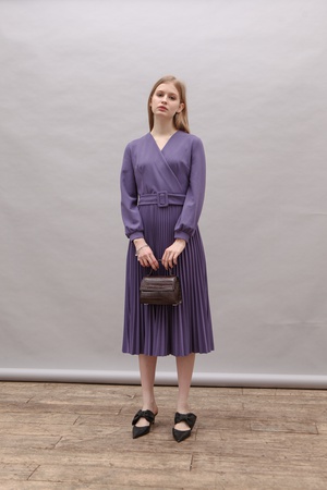 ПЛАТЬЕ НА ЗАПАХ С ЮБКОЙ ПЛИССЕ