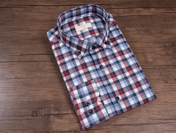 Erkekler ve çocuklar için gömlekler.