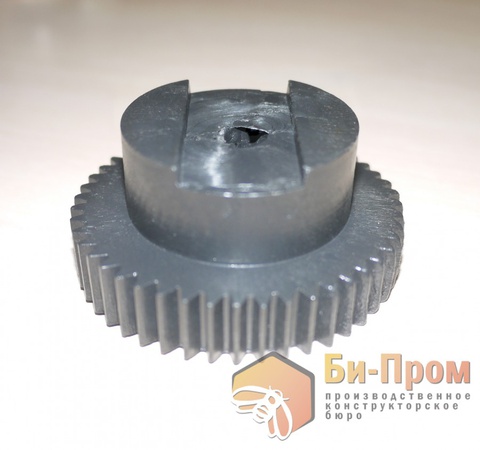 Large gear for geared honey extractors