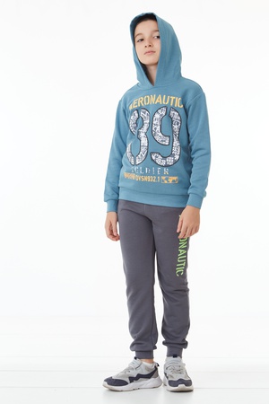 СПОРТИВНЫЙ КОСТЮМ С КАПЮШОНОМ