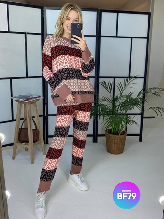 Женский трикотажный костюм (осень-зима 2021)