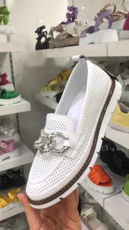 Туфли закрытые женские из кожи