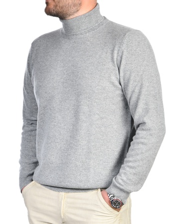 100% кашемировый свитер водолазкa с длинным рукавом, полностью произведенный в Италии.