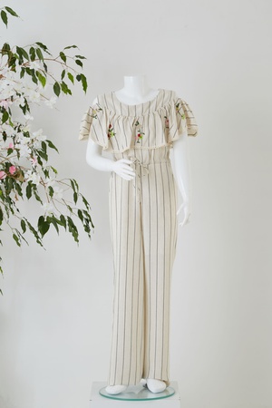 Комбинезон для девочек с вышивкой с низким рукавом