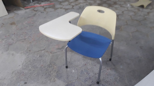 Стул "Студент с пюпитром"