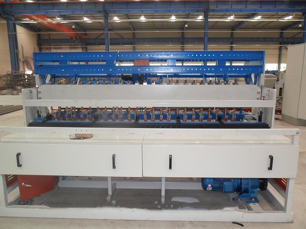 Станок для производства сварной огражденной сетки