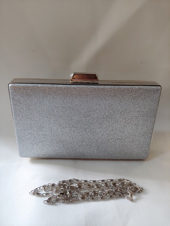 Cеребристая вечерняя сумка с блёстками