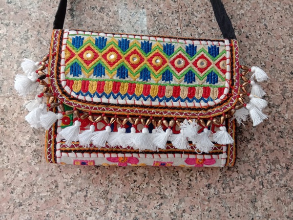 El yapımı Geri Dönüşümlü Banjara kumaş işlemeli Tribal küçük çanta çanta boho çanta etnik Çapraz vücut Mükemmel Hediye kadın onun için festival çantası