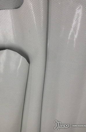 ورنيش أبيض مثقب