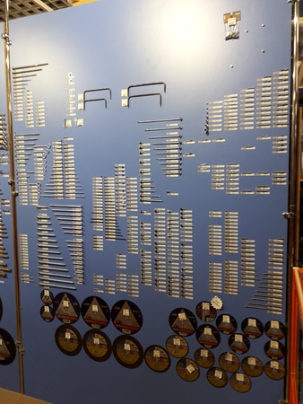 В нашей компаний ООО «ФАРТ-НСК» вы всегда найдете огромный  ассортимент крепежных изделий.  В постоянном наличии на складе имеется более 2000 позиций товара.