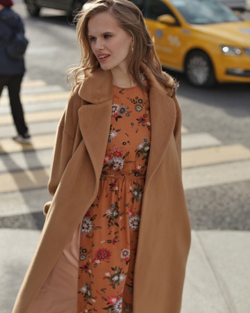 Şal yakalı, omzu açık anvelop ceket