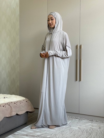 Платье с пришитой балаклавой и капюшоном