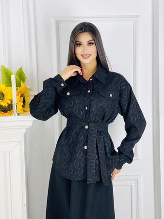 两件套衬衫夹克和裙子