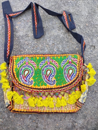 Сумка ручной работы Banjara.Boho Stylist Сумка ручной работы с вышивкой Дизайнерский кошелек Ручной клатч Индийская ручная сумка Традиционные сумки в стиле Bohomian Сумки через плечо, сумка через плечо