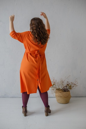 Платье с поясом лентой