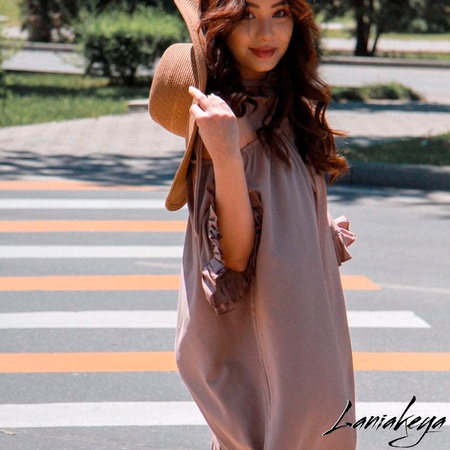 Платье с открытыми плечами