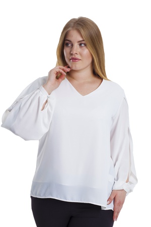 Блузка большого размера с V-образным вырезом