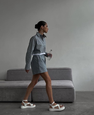 Zweiteiliger Anzug (Hemd – Shorts)