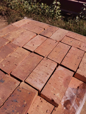 Кирпич керамический рядовой полнотелый  М-200