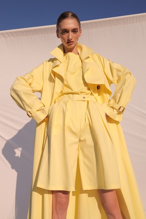 aşağı ceketler, tulumlar, parkalar, trençkotlar, pançolar, yağmurluklar, kürk mantolar, kabanlar, şapkalar