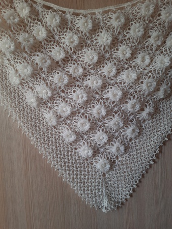 Шаль ручной вязки