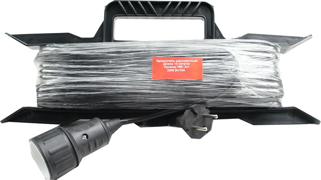 Удлинители одноместные с крышкой IP44 с прорезиненным гнездом на рамке.